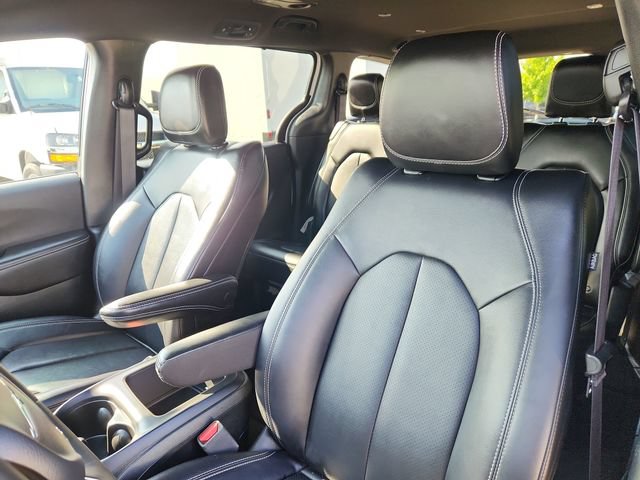 Used 2025 Chrysler Pacifica Select FWD image 22