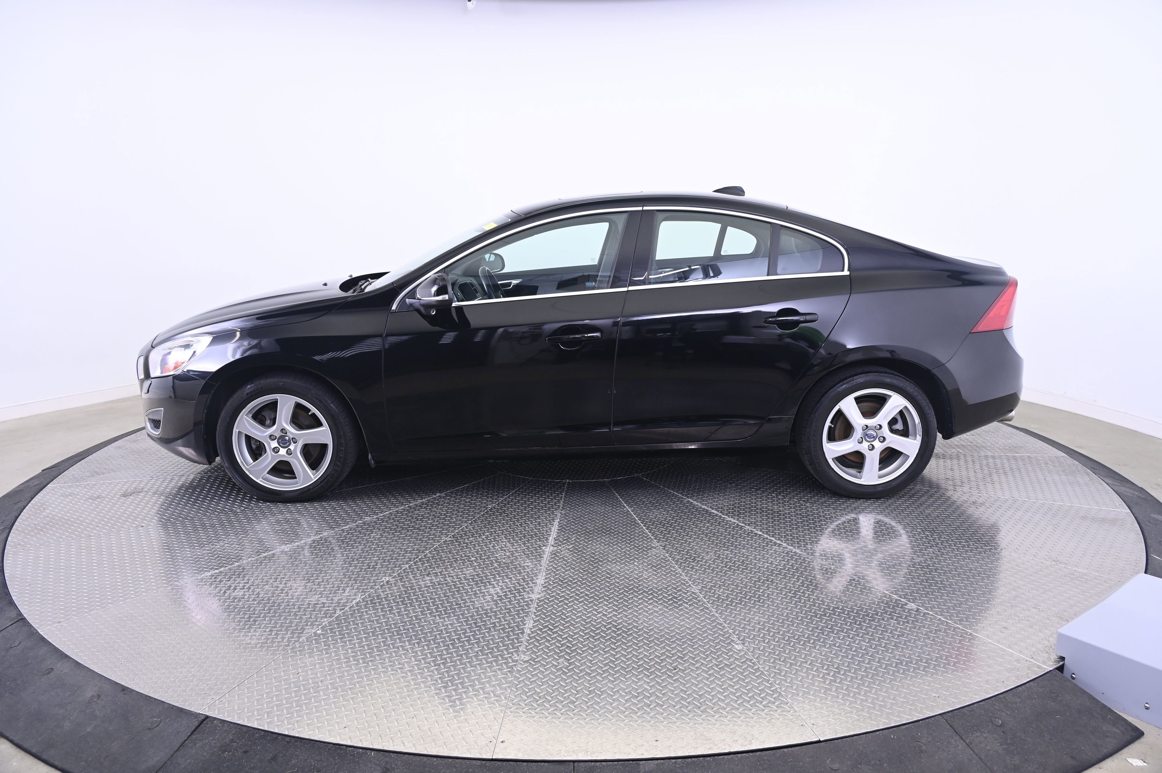 Used 2013 Volvo S60 T5 image 2