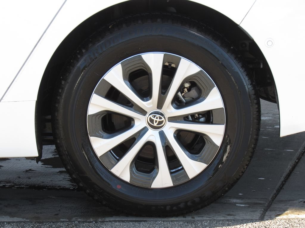 Certified 2020 Toyota Prius LE AWD/4WD image 32