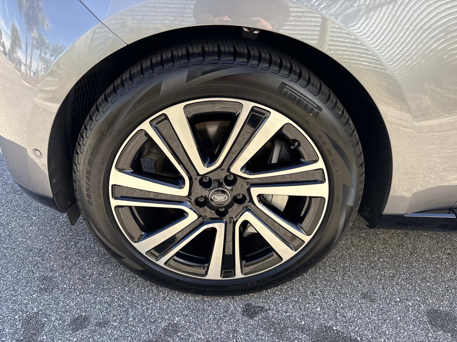 Certified 2023 Land Rover Range Rover SE image 10