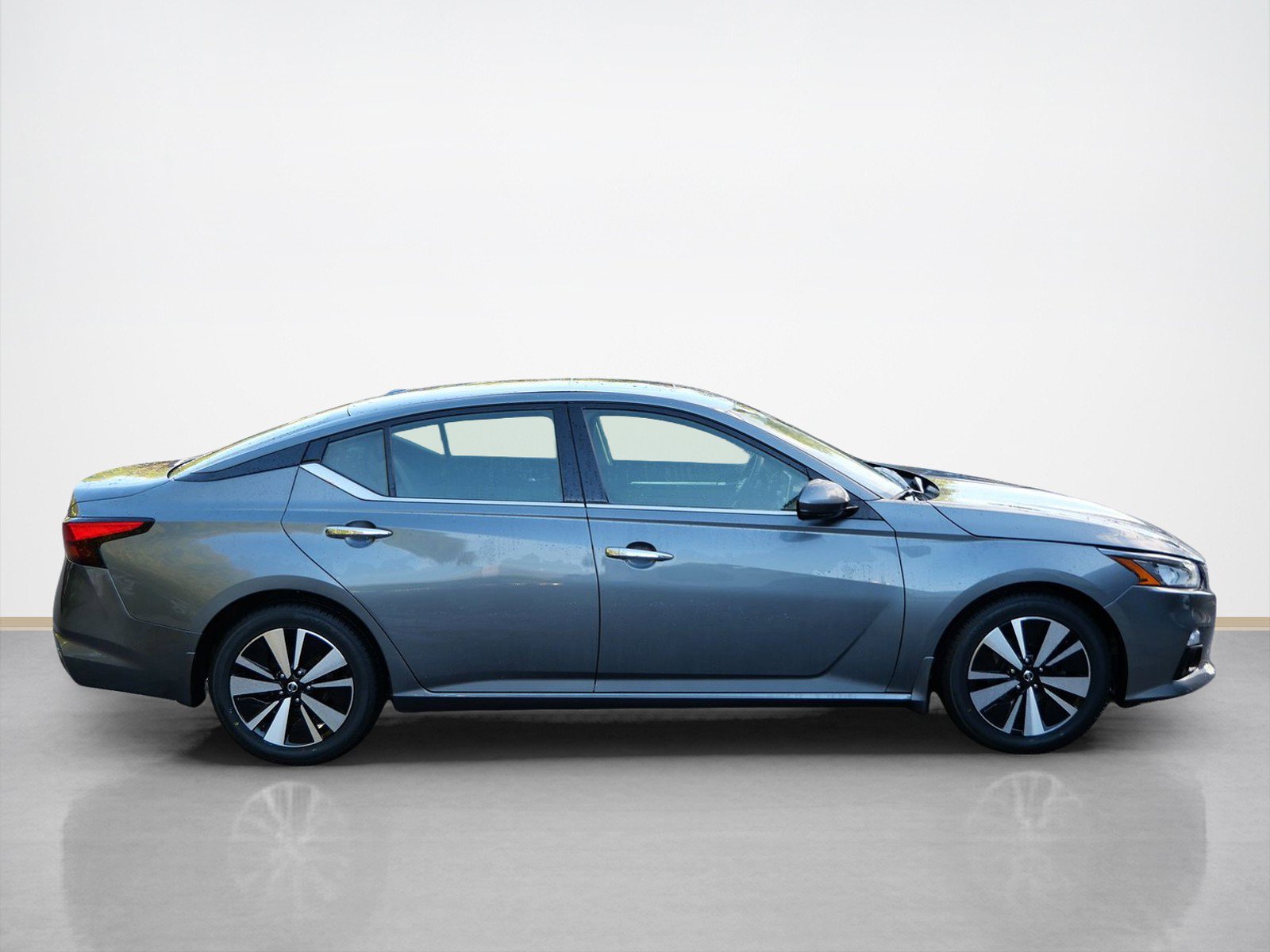 Used 2020 Nissan Altima 2.5 SV FWD image 2