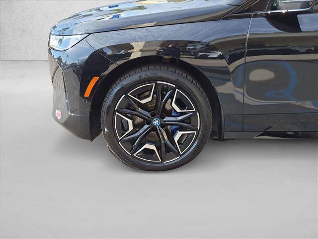 Used 2024 BMW iX xDrive50 w/ Premium Package AWD/4WD image 25