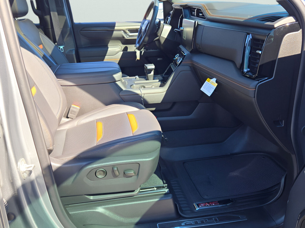 Certified 2025 GMC Sierra 1500 AT4 w/ AT4 Premium Package AWD/4WD image 7