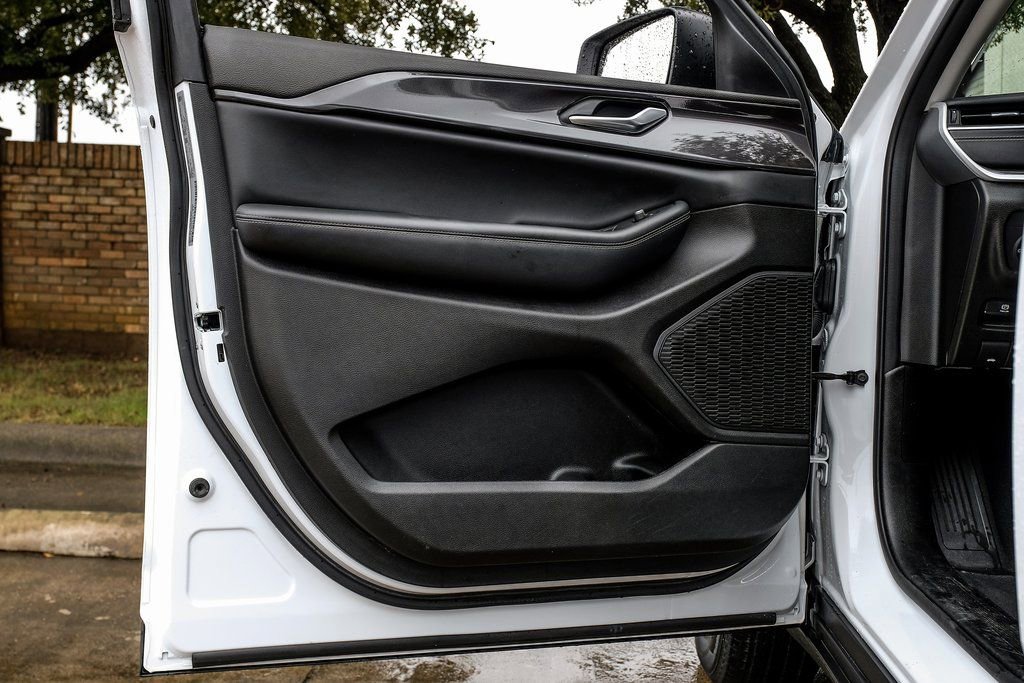 Used 2023 Jeep Grand Cherokee Laredo w/ Luxury Tech Group I image 53