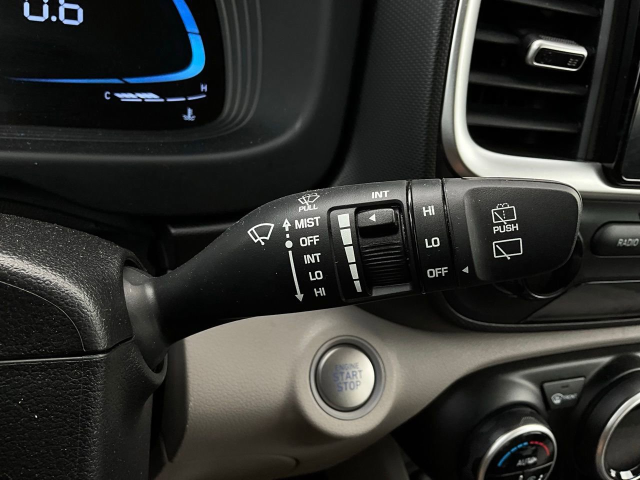 Used 2025 Hyundai Venue SEL image 37