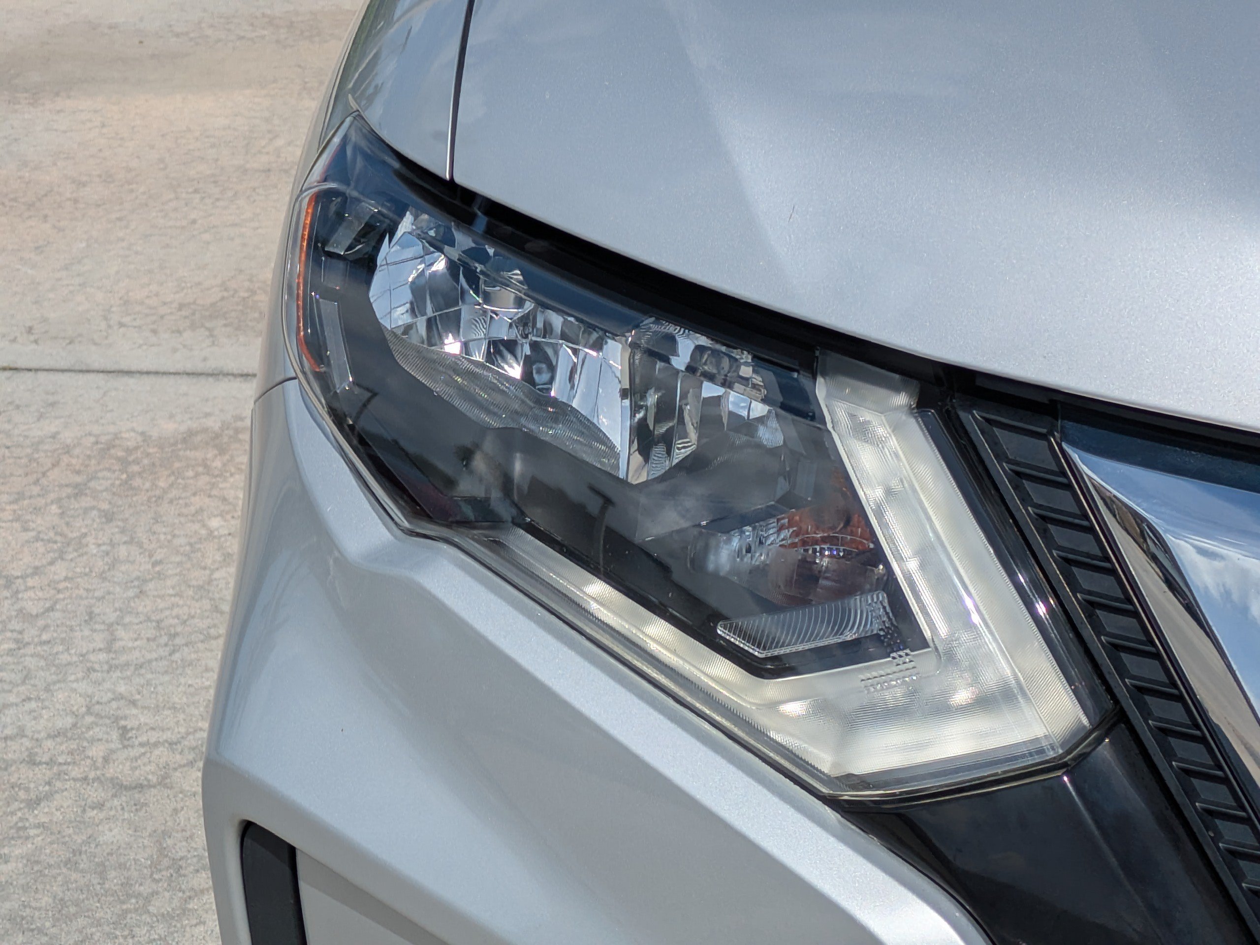 Used 2018 Nissan Rogue SV FWD image 7