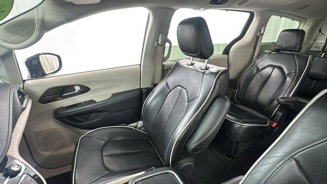 Used 2023 Chrysler Pacifica Limited image 13