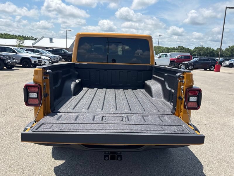 New 2026 Jeep Gladiator Rubicon w/ Steel Power Dome Hood Package AWD/4WD image 9