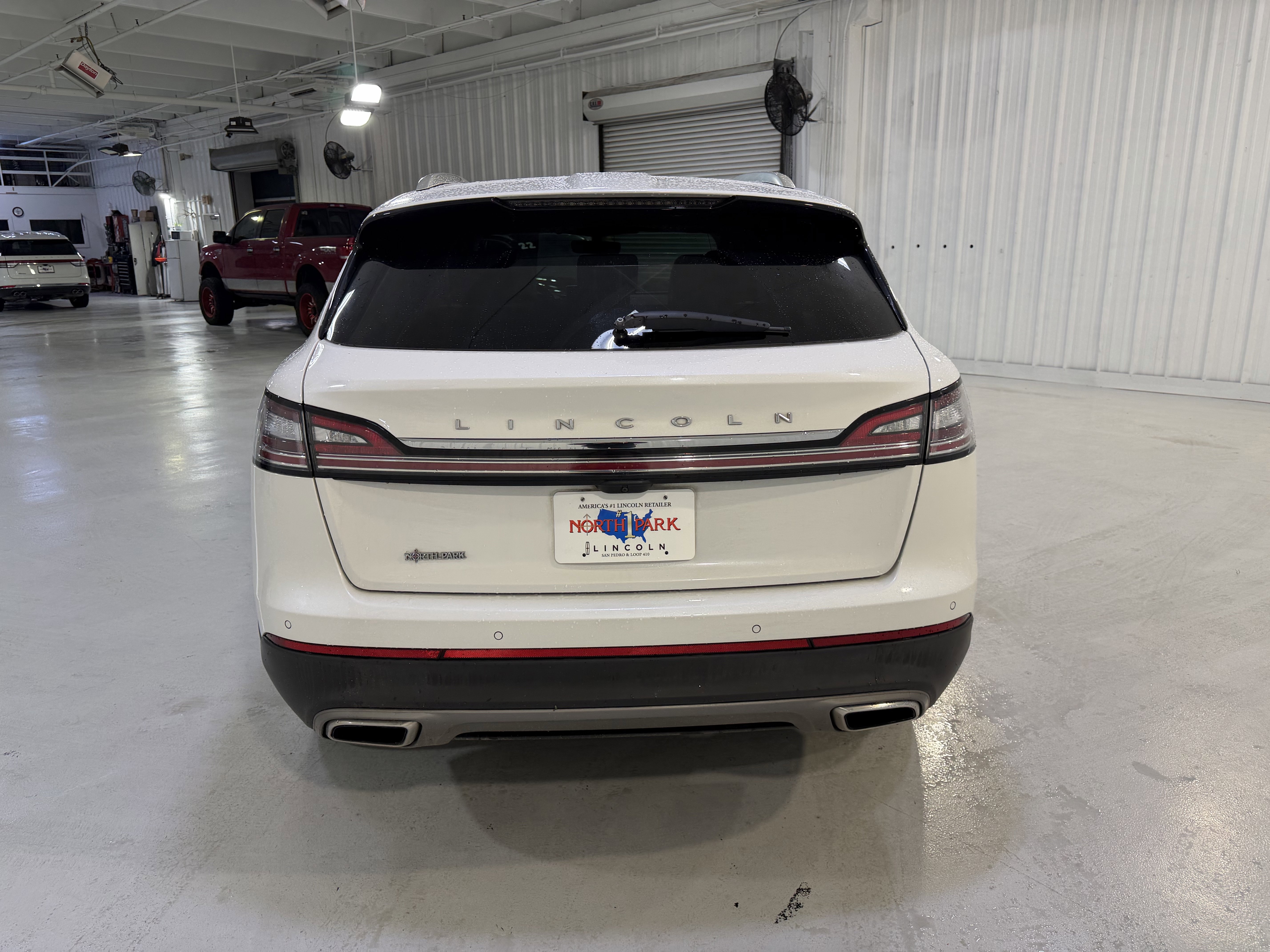 Used 2023 Lincoln Nautilus Reserve w/ Luxury Package AWD/4WD image 4