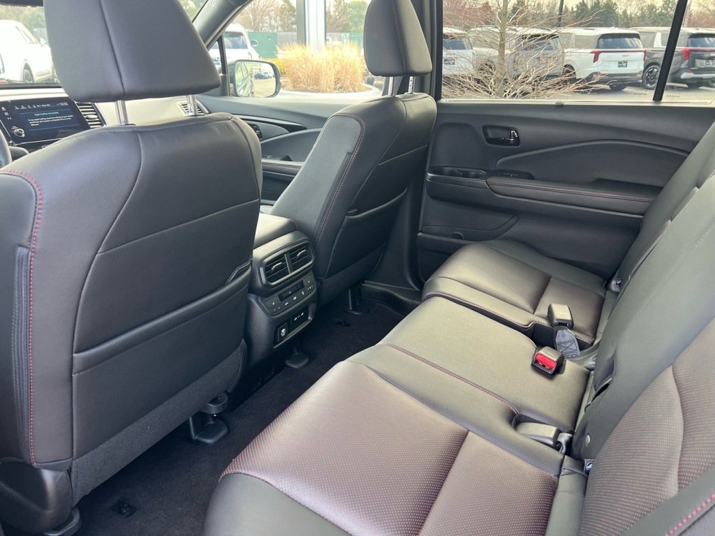 Used 2024 Honda Passport Black Edition image 5