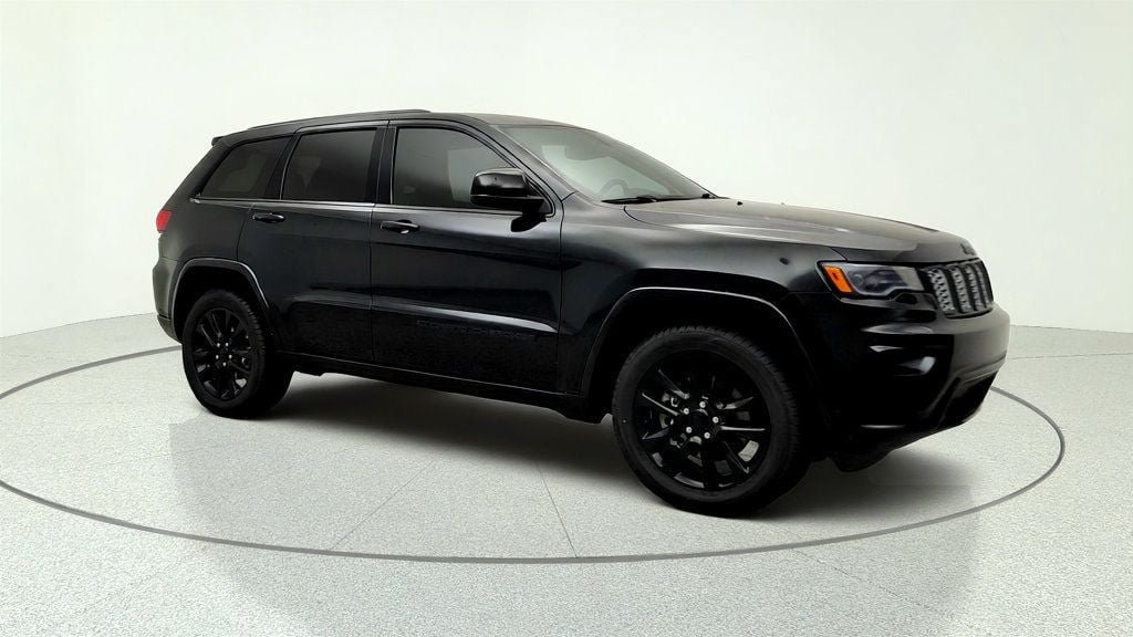 Used 2022 Jeep Grand Cherokee Laredo X RWD image 3