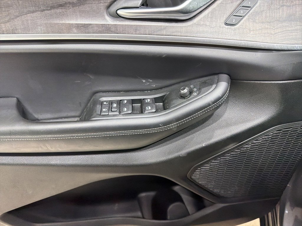 Used 2024 Jeep Grand Cherokee L Limited w/ Luxury Tech Group II image 14