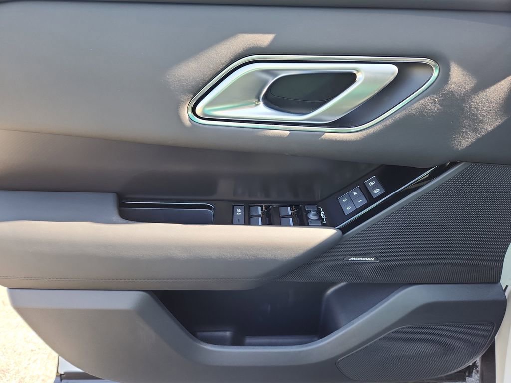 Certified 2026 Land Rover Range Rover Velar Dynamic SE AWD/4WD image 24