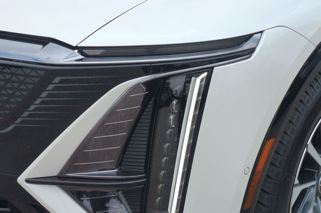 Certified 2024 Cadillac Lyriq Sport AWD/4WD image 23