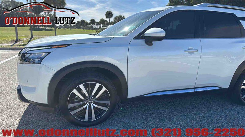 Used 2025 Nissan Pathfinder Platinum image 4