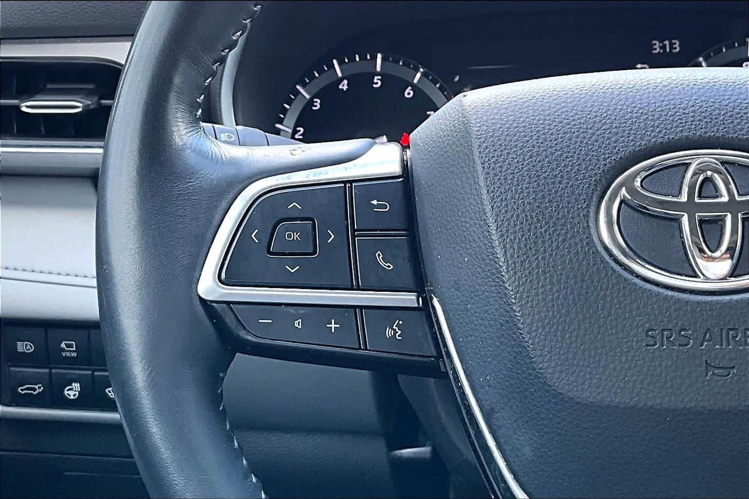 Used 2020 Toyota Highlander Limited FWD image 24