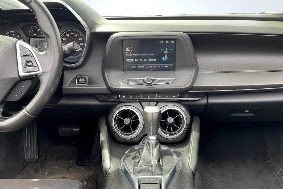 Used 2018 Chevrolet Camaro LT RWD image 5