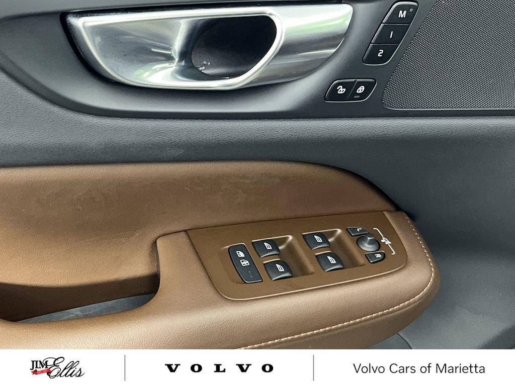 Used 2025 Volvo V60 B5 Cross Country Plus image 14