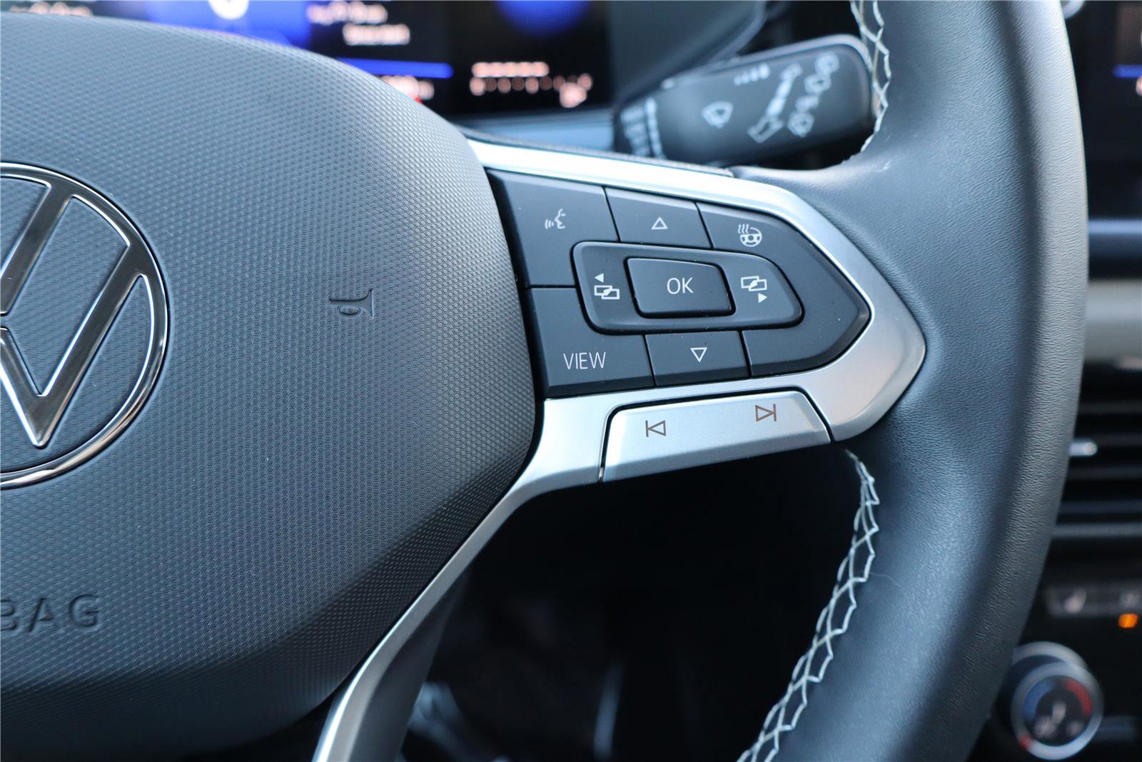 Certified 2023 Volkswagen Taos SE w/ Panoramic Sunroof Package image 17