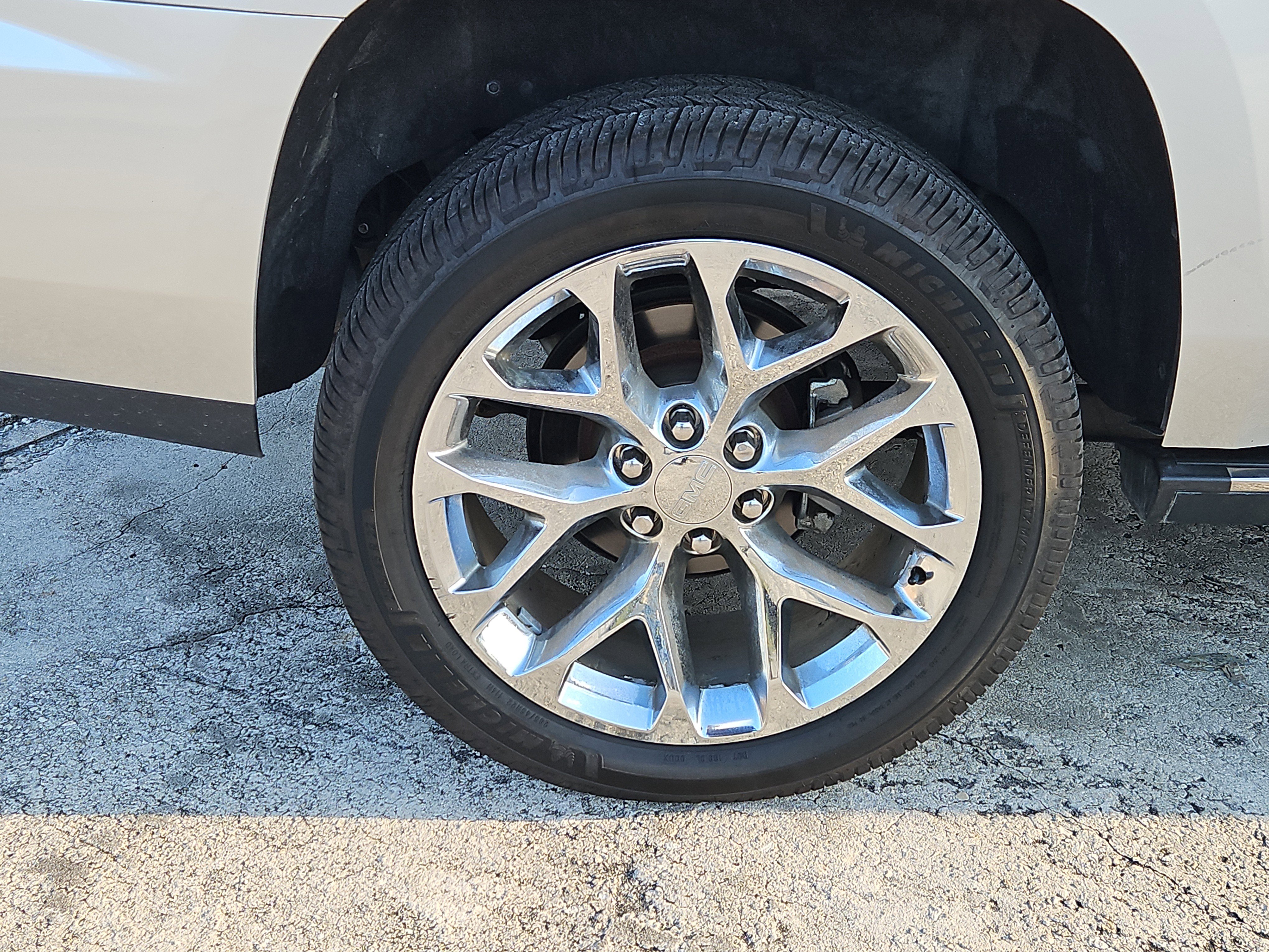 Used 2015 GMC Yukon Denali w/ Premium Package image 5