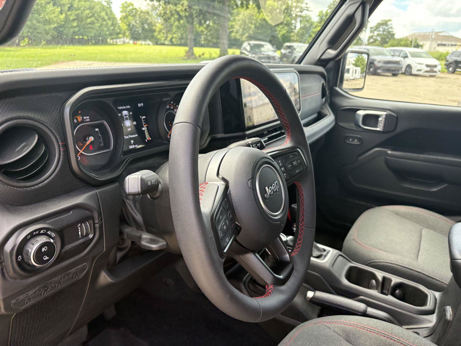 Used 2024 Jeep Gladiator Rubicon w/ Technology Group AWD/4WD image 7