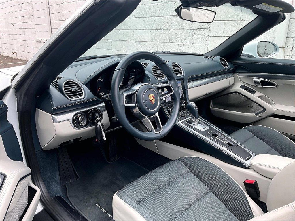 Used 2019 Porsche 718 Boxster RWD image 4