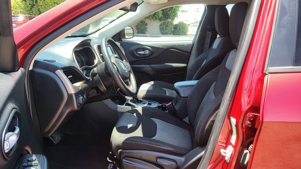 Used 2016 Jeep Cherokee Sport FWD image 25