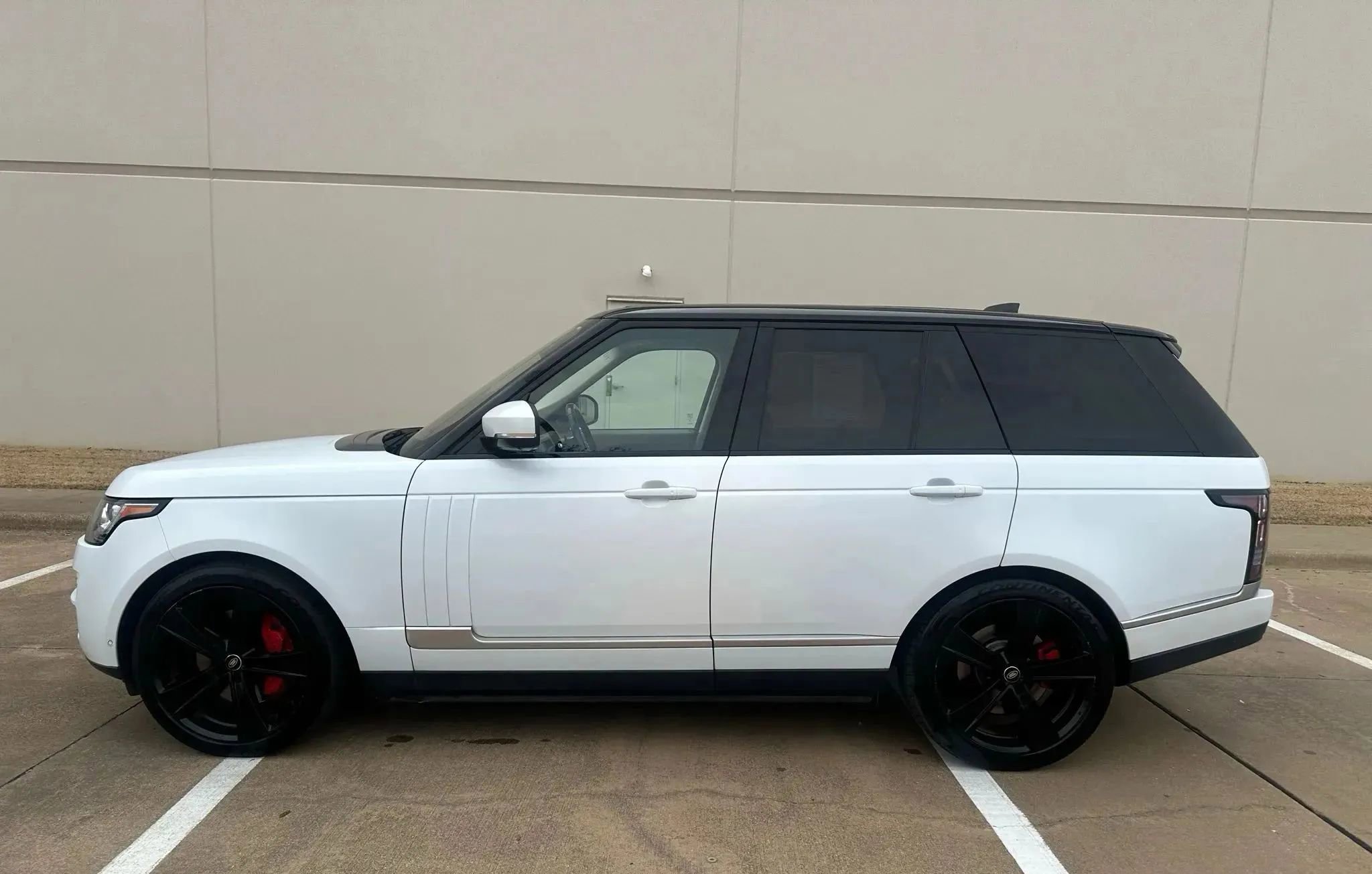 Used 2017 Land Rover Range Rover HSE image 1