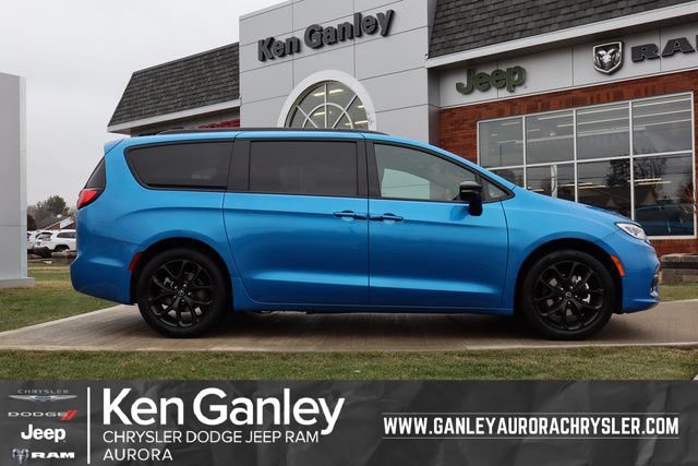 New 2026 Chrysler Pacifica Select w/ S Appearance Package FWD image 1