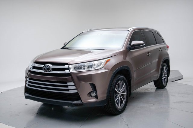Used 2018 Toyota Highlander XLE video 1