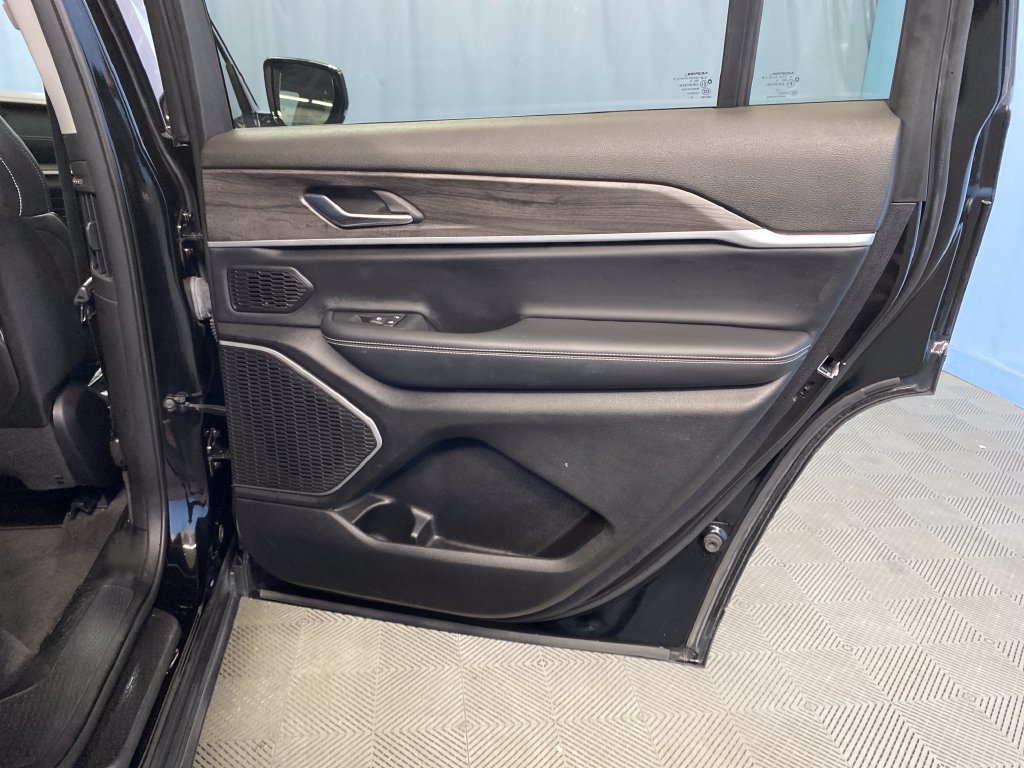 Certified 2021 Jeep Grand Cherokee L Limited AWD/4WD image 38