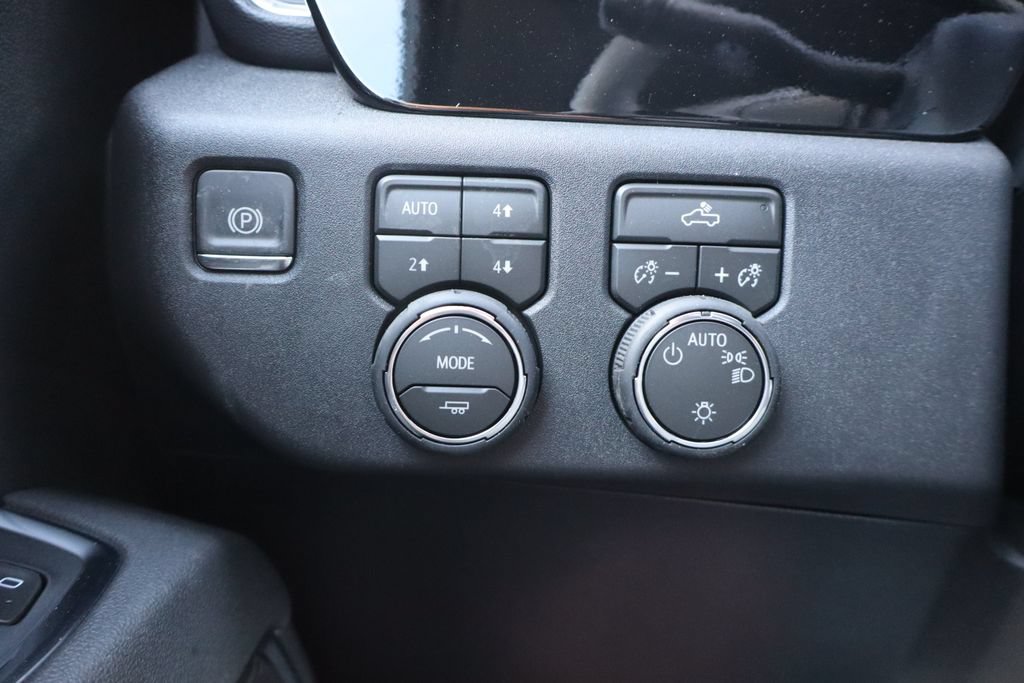 New 2026 Chevrolet Silverado 1500 LT w/ Z71 Off-Road Package AWD/4WD image 13