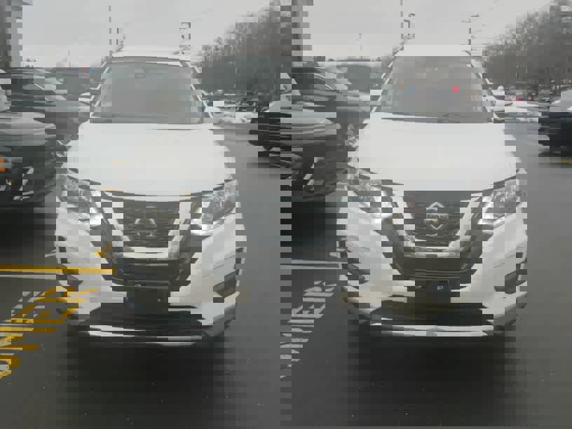 Used 2020 Nissan Rogue SV image 3