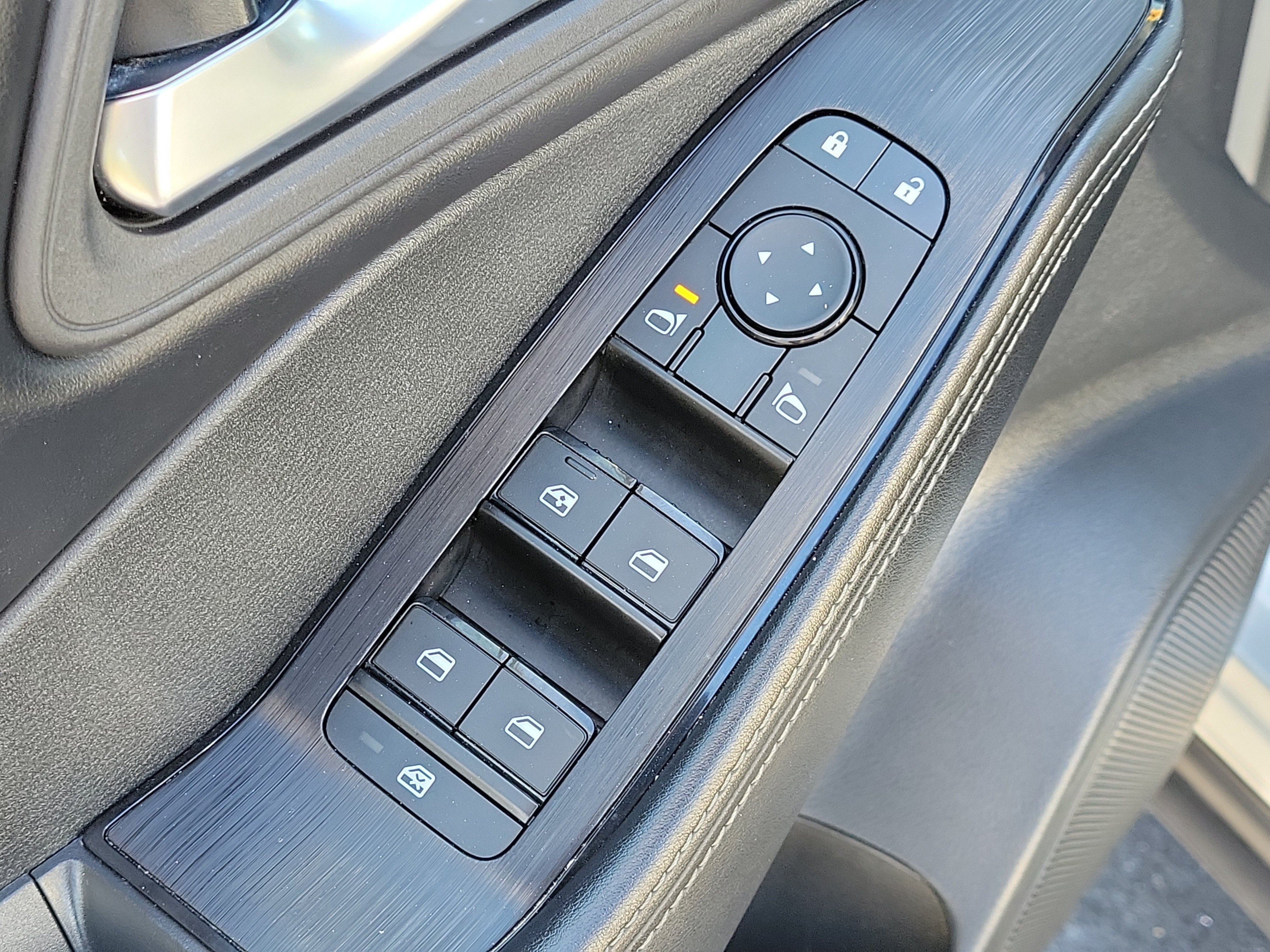 Used 2024 Nissan Rogue SV FWD image 18
