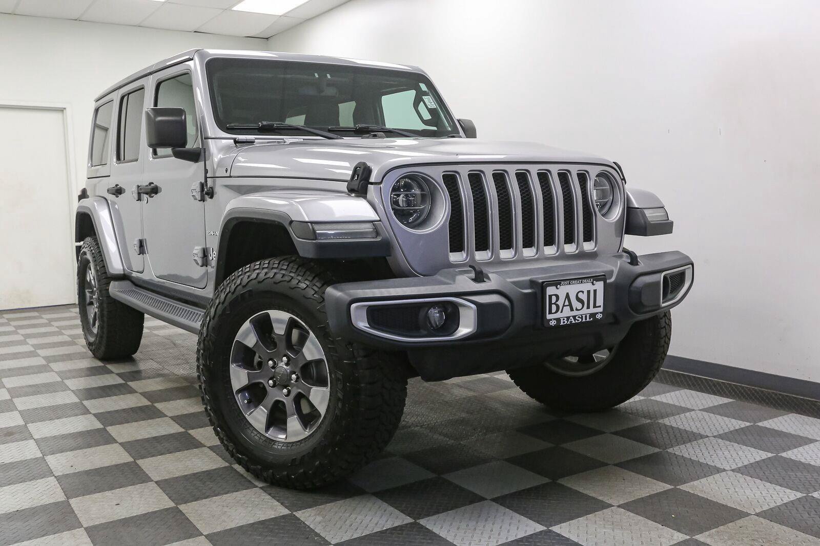 Used 2018 Jeep Wrangler Unlimited Sahara w/ Uconnect 4C Nav & Sound Group AWD/4WD image 2
