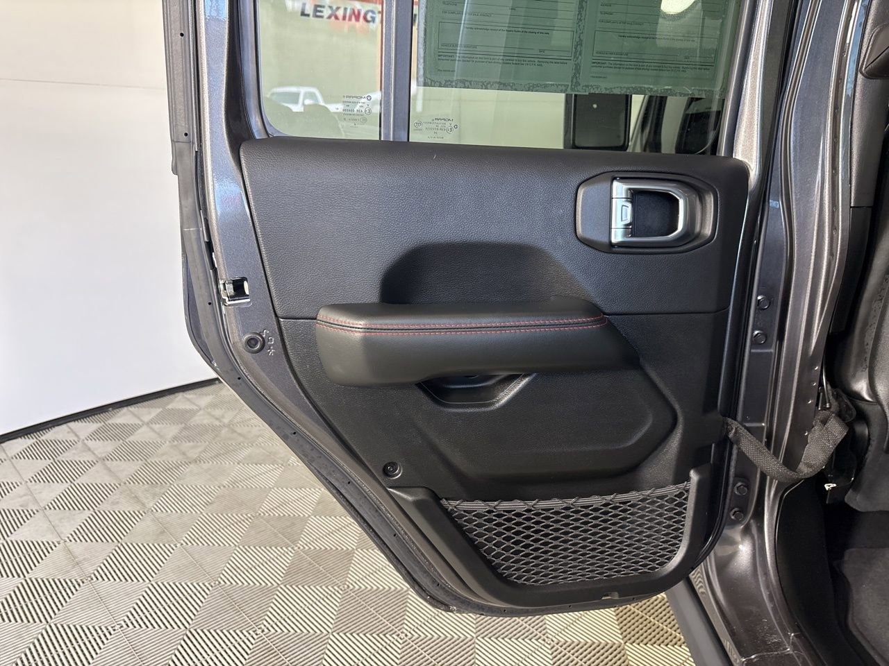 Used 2024 Jeep Gladiator Rubicon w/ Convenience Group AWD/4WD image 18