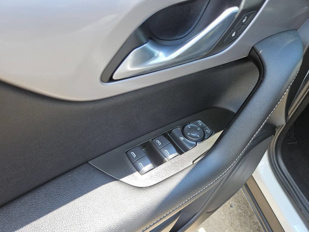 Used 2025 Chevrolet Blazer LT FWD image 13