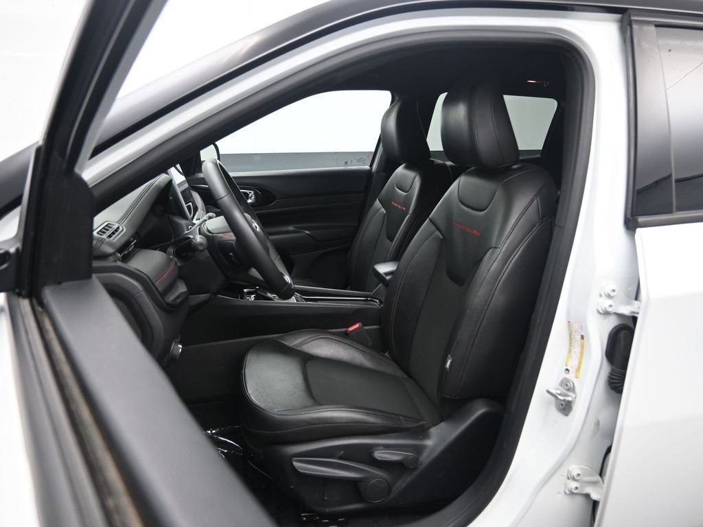 Used 2025 Jeep Compass Trailhawk image 24