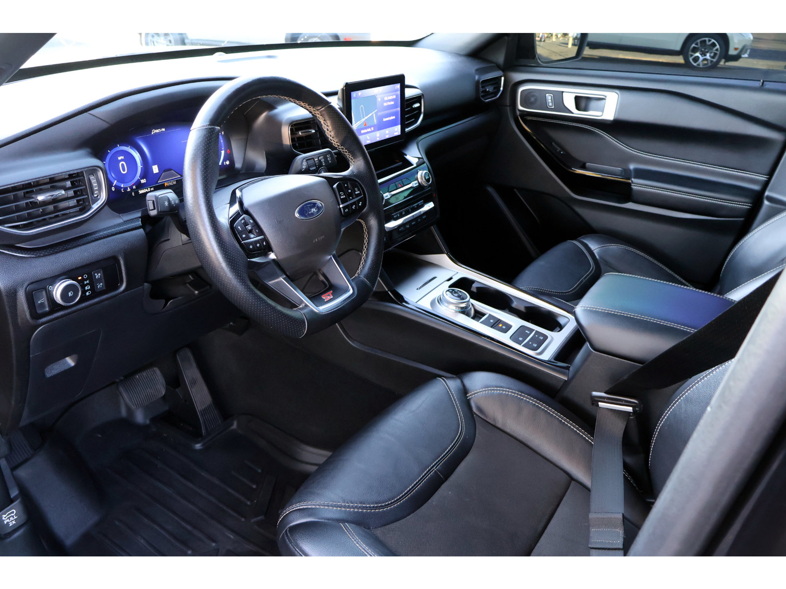 Used 2022 Ford Explorer ST RWD image 3