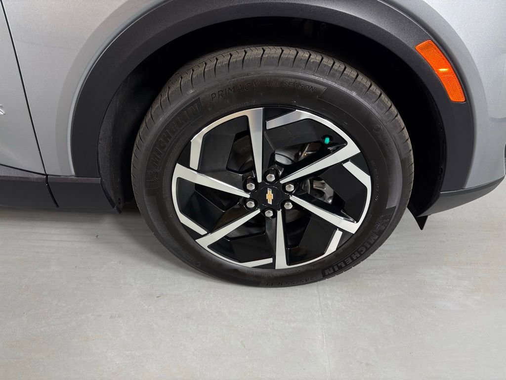 Used 2026 Chevrolet Equinox EV LT image 12