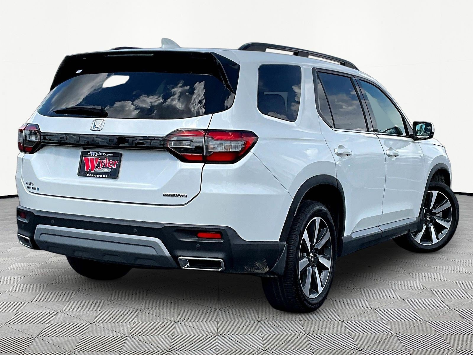 Used 2023 Honda Pilot Touring image 6