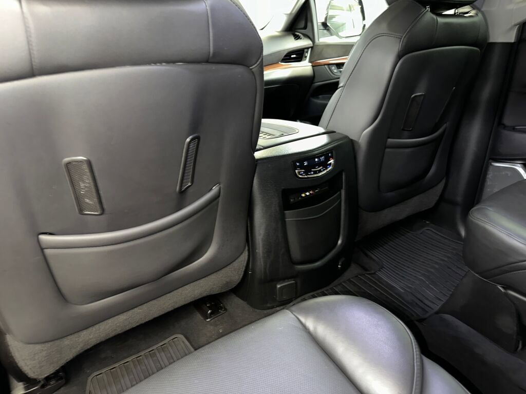 Used 2016 Cadillac Escalade ESV Luxury image 28
