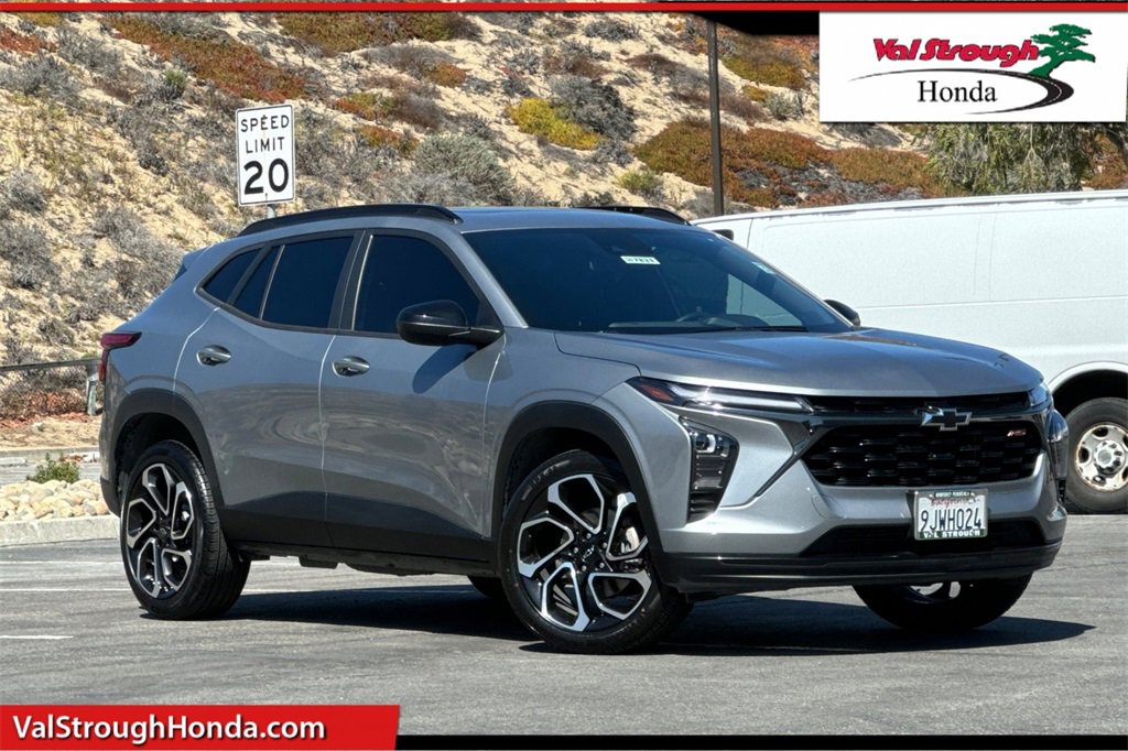 Used 2024 Chevrolet Trax RS w/ Sunroof Package image 1