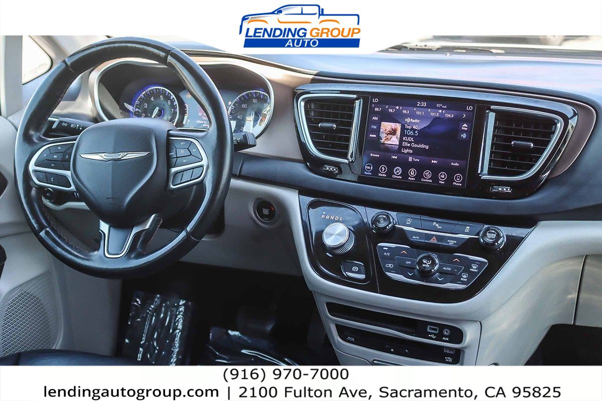 Used 2018 Chrysler Pacifica Touring-L Plus image 12