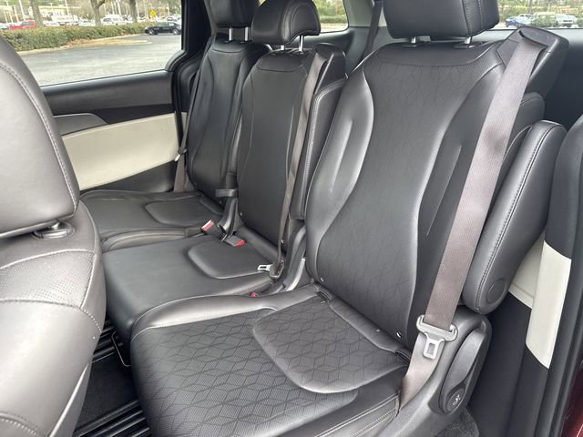 Used 2024 Kia Carnival LX image 15