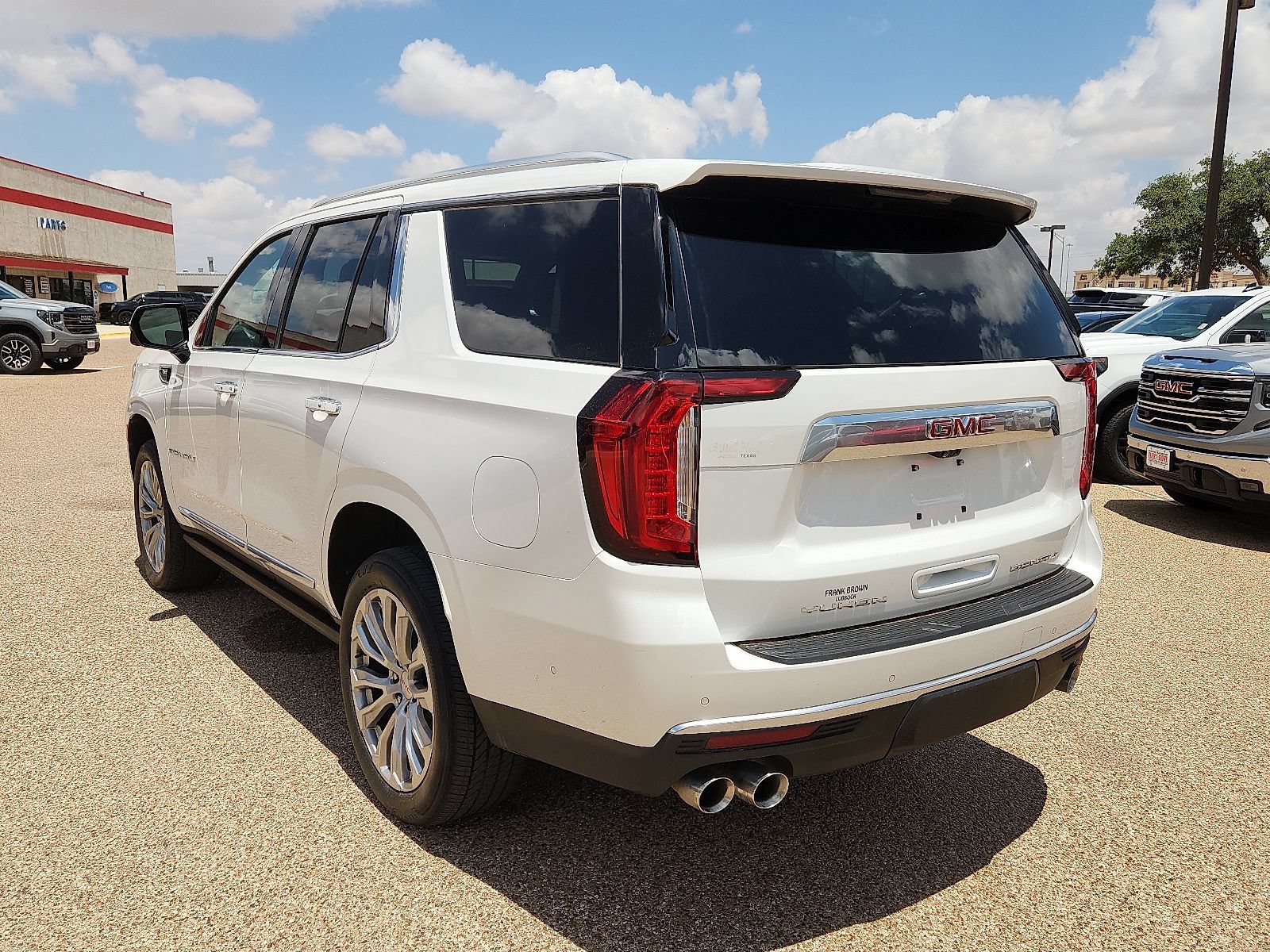 Used 2024 GMC Yukon Denali w/ Denali Reserve Package AWD/4WD image 3