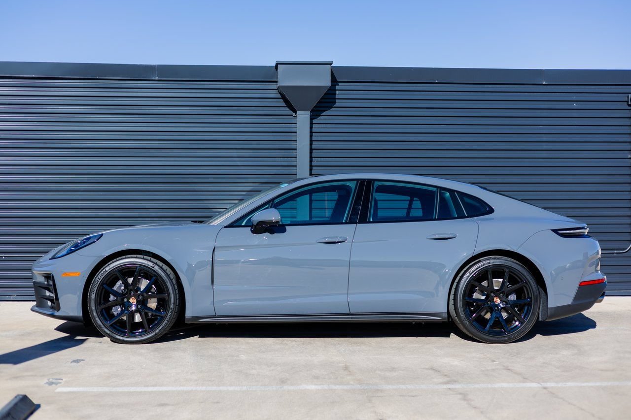 Used 2026 Porsche Panamera RWD image 2