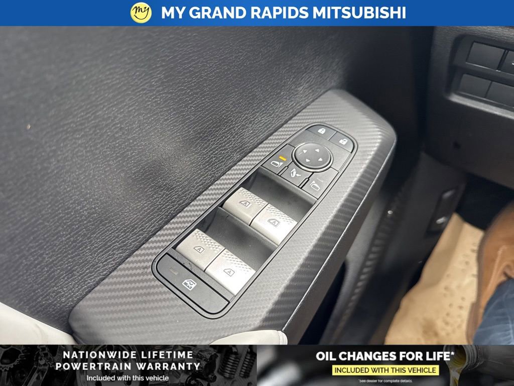 New 2026 Mitsubishi Outlander SE image 30