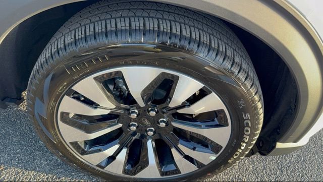 Used 2026 Ford Explorer Platinum w/ LUX Leather Package image 4