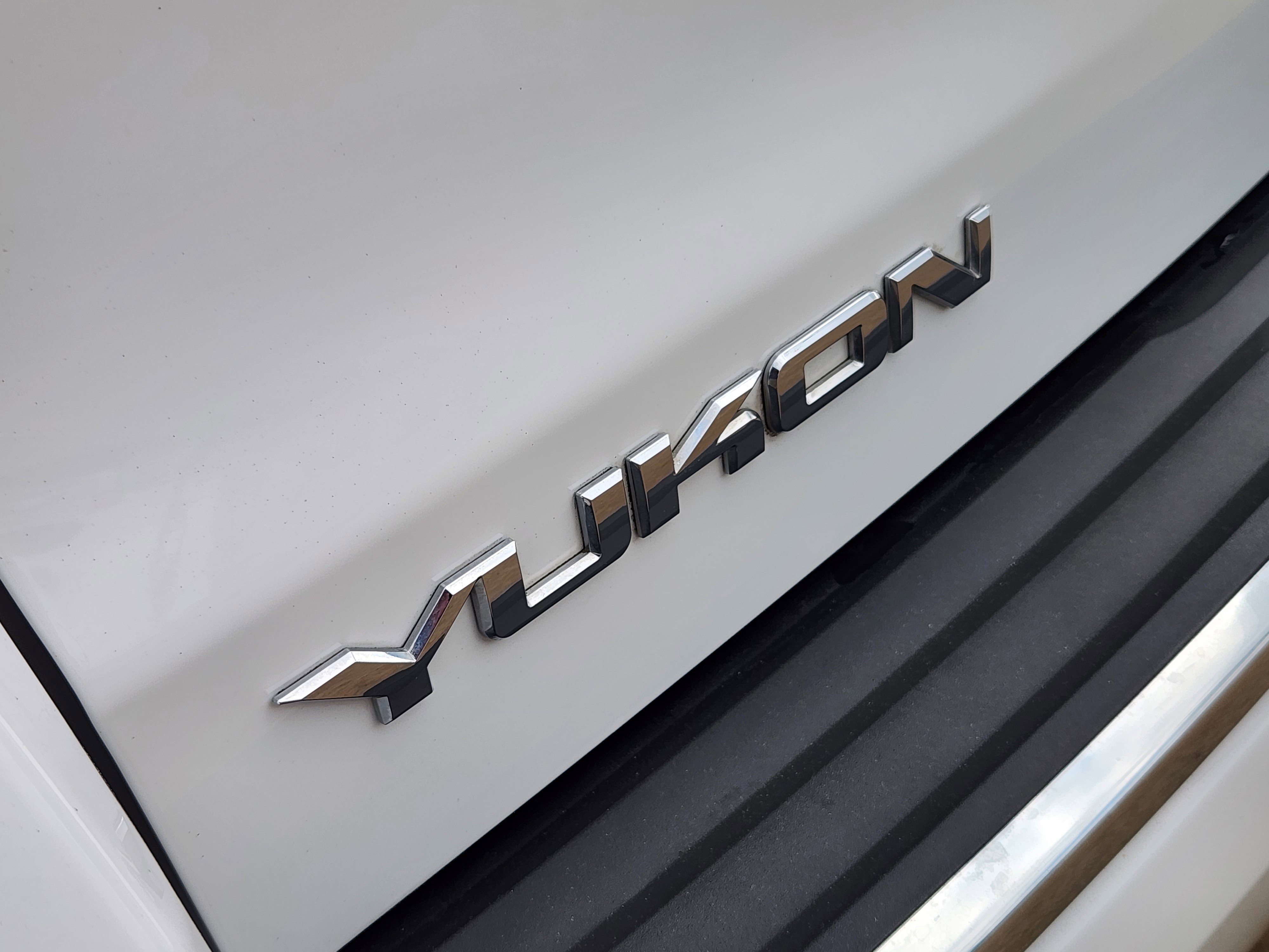 Used 2019 GMC Yukon Denali w/ Denali Ultimate Package RWD image 12